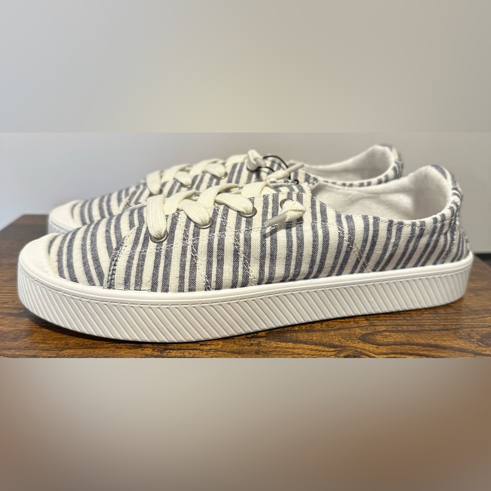 Pop Womens Calm Blue/White Sneakers NWT Size 10